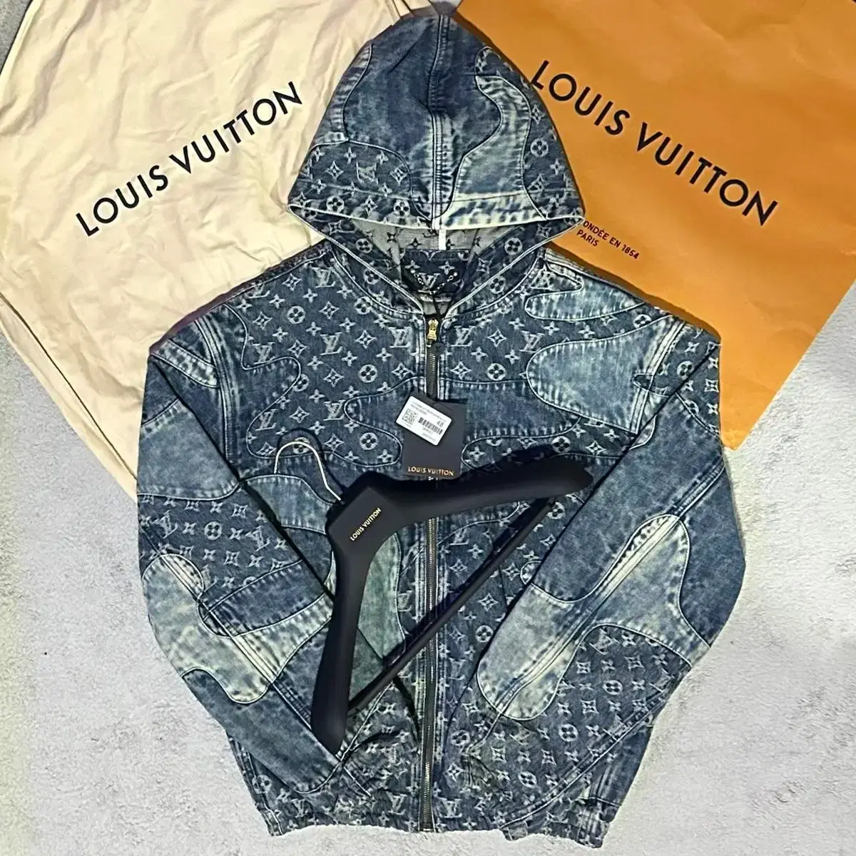 Louis Vuitton フード付きジャケット グレー LOUIS VUITTON